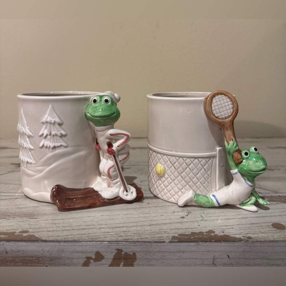 Two Vintage 3D Frog Ceramic Mugs Enesco 1970s